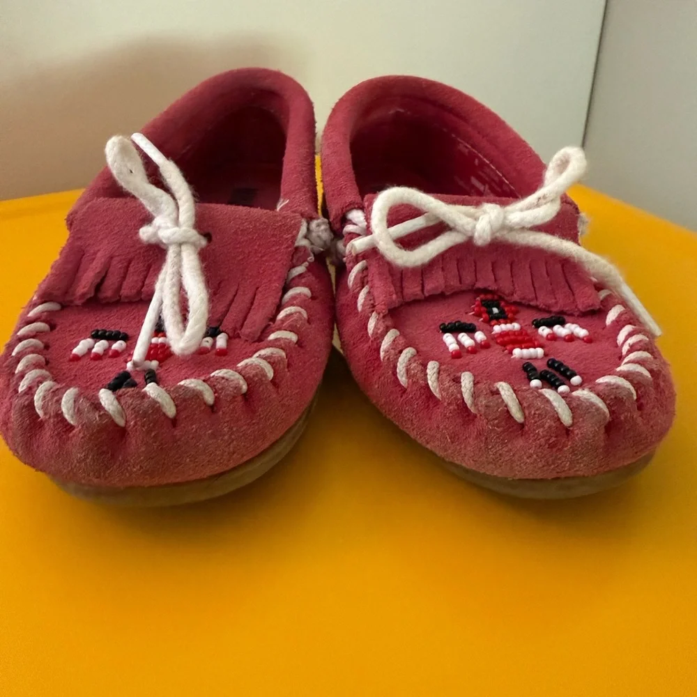 Minnetonka Pink Beaded Fringe Moccasins Kids